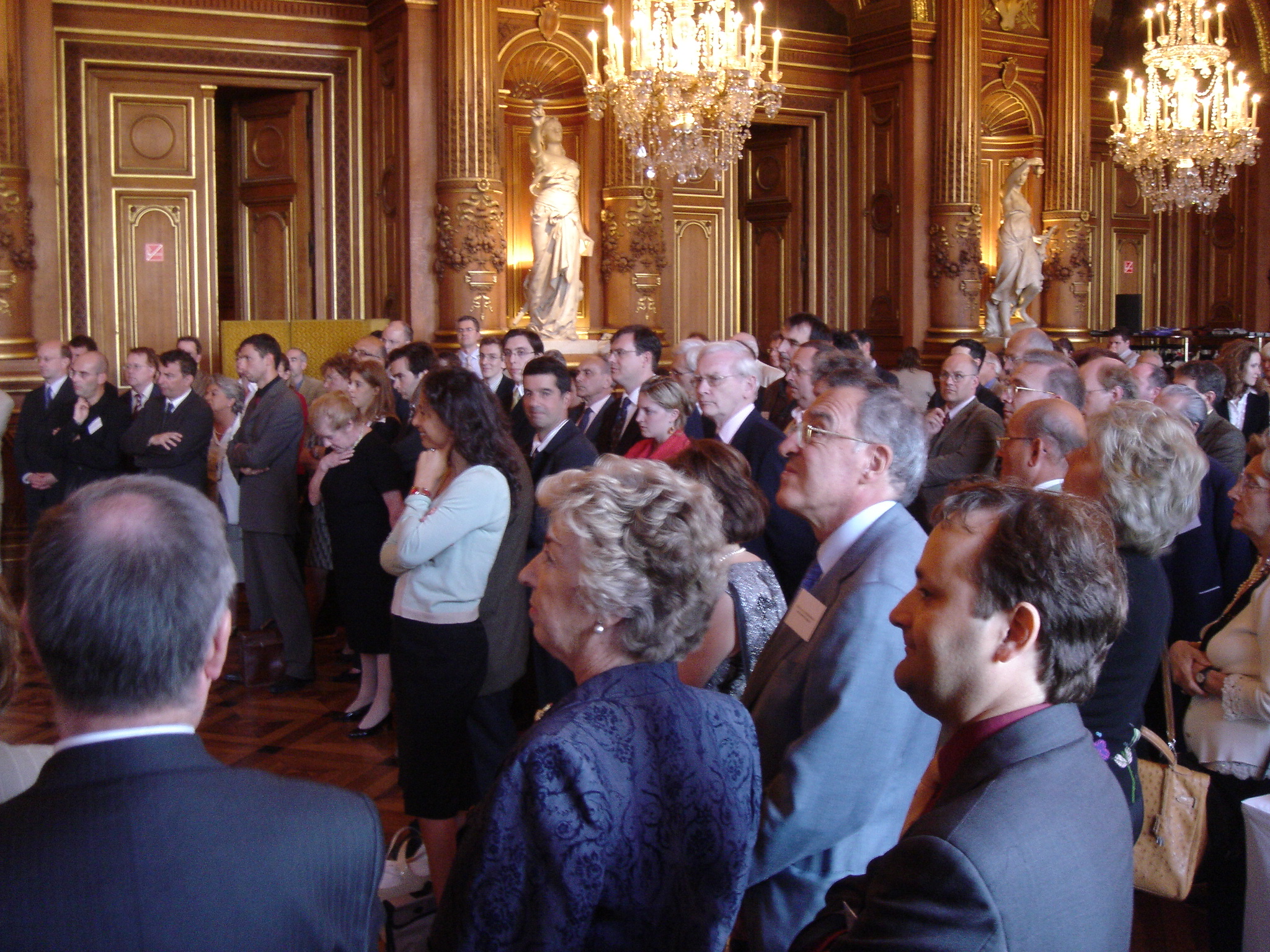 les congressistes à l'Hôtel de Ville