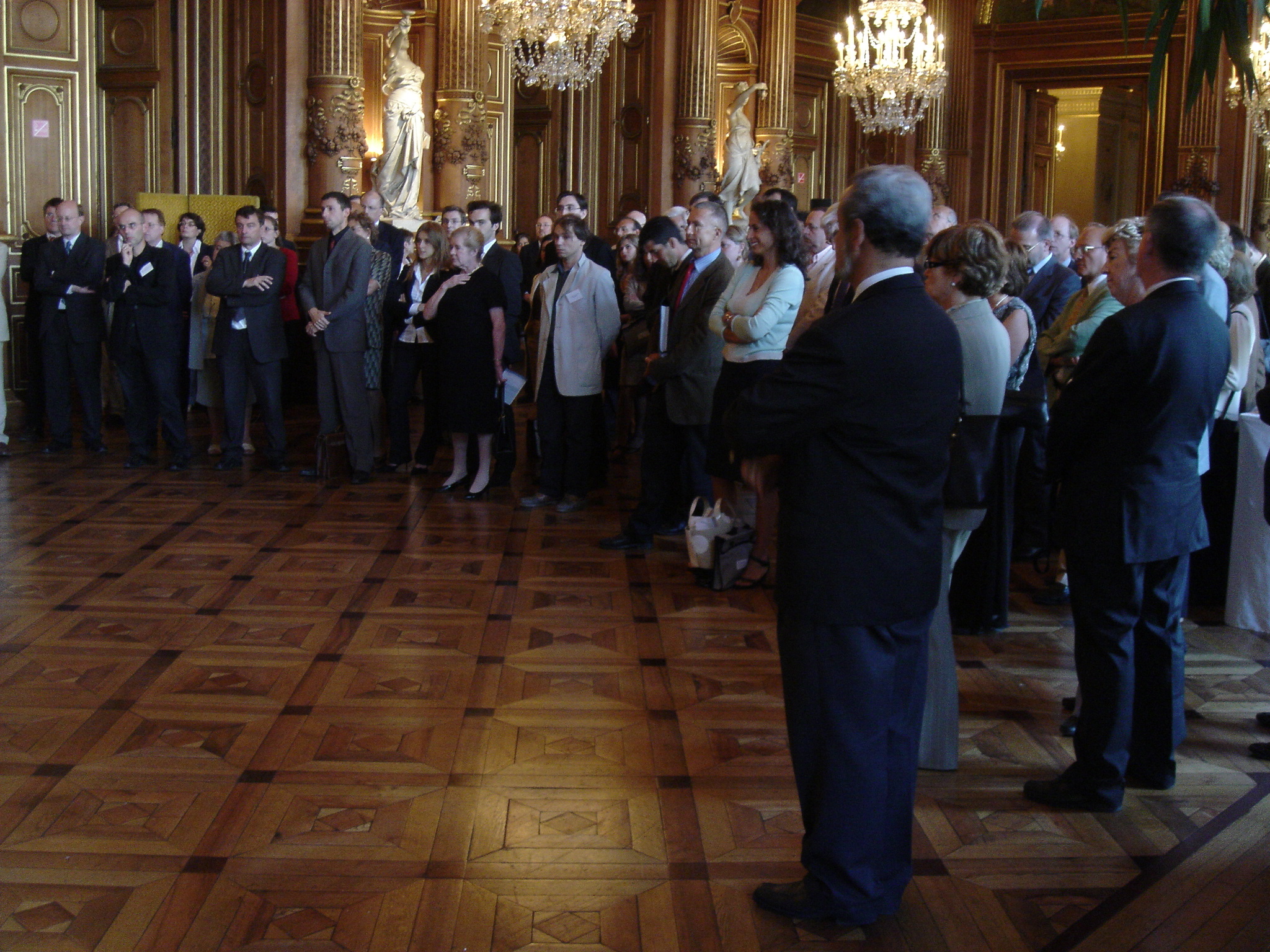 les congressistes à l'Hôtel de Ville